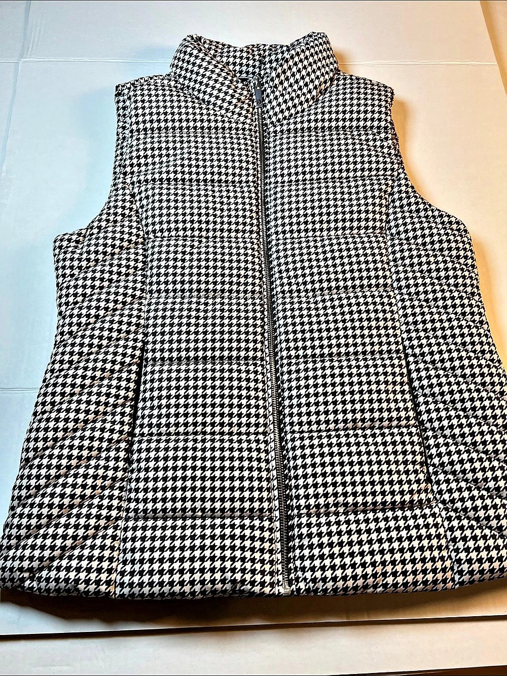 Tommy Hilfiger Houndstooth Puffer Vest Black & White Size Medium